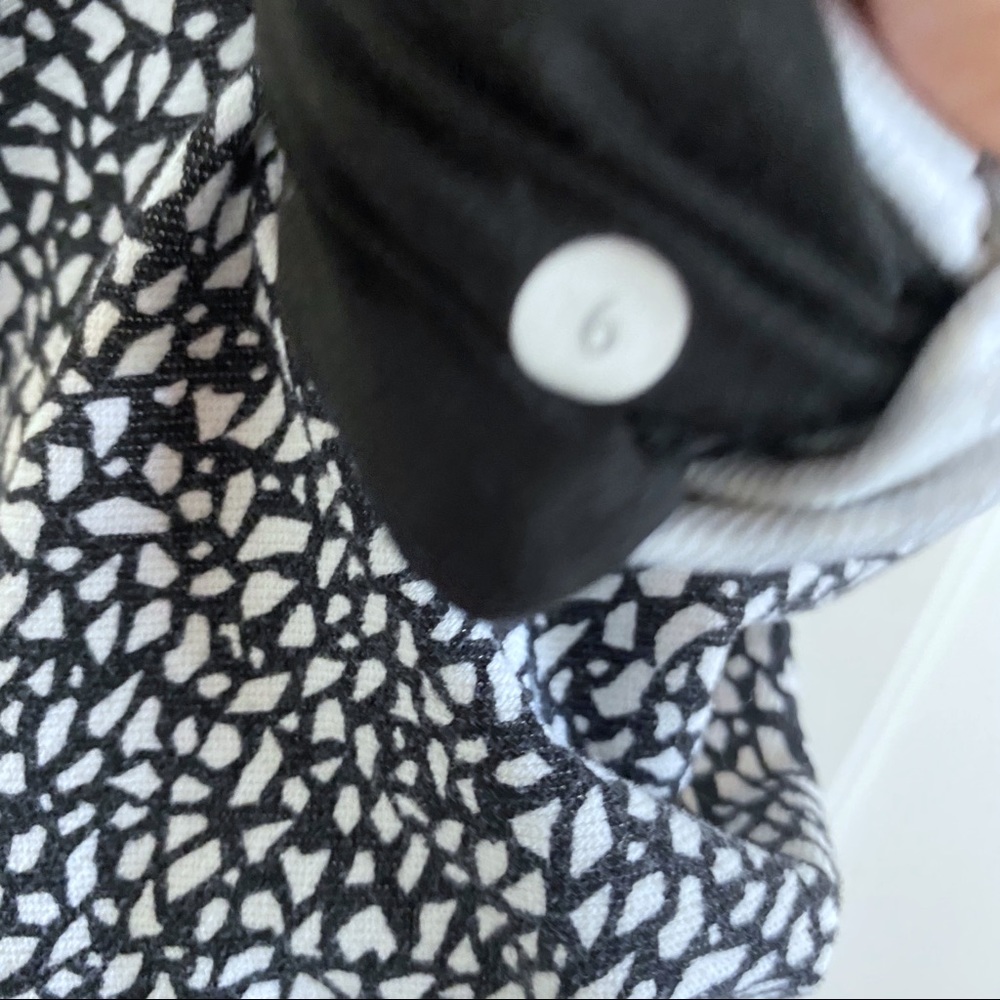 Lululemon Wunder Under Crop (Hi-Rise)
Miss Mosaic Black 6 - Picture 12 of 13